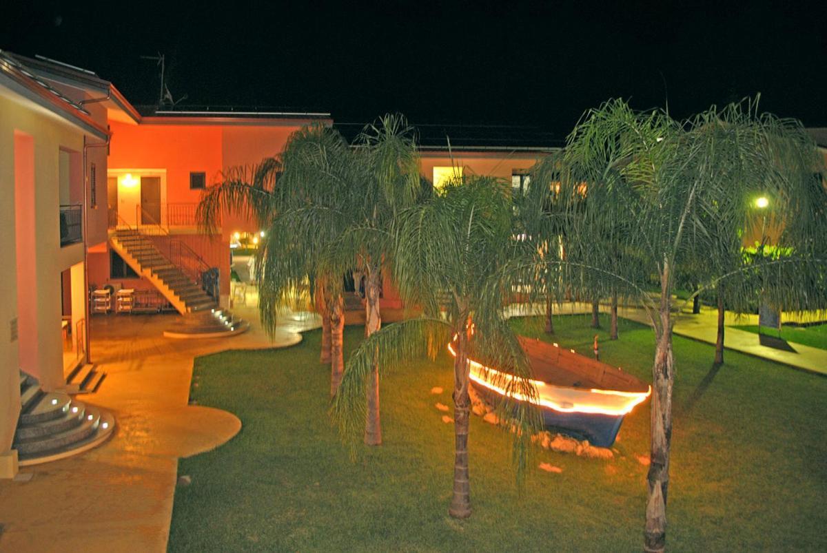 Club Esse Aquilia Beach Village Badolato Marina Esterno foto
