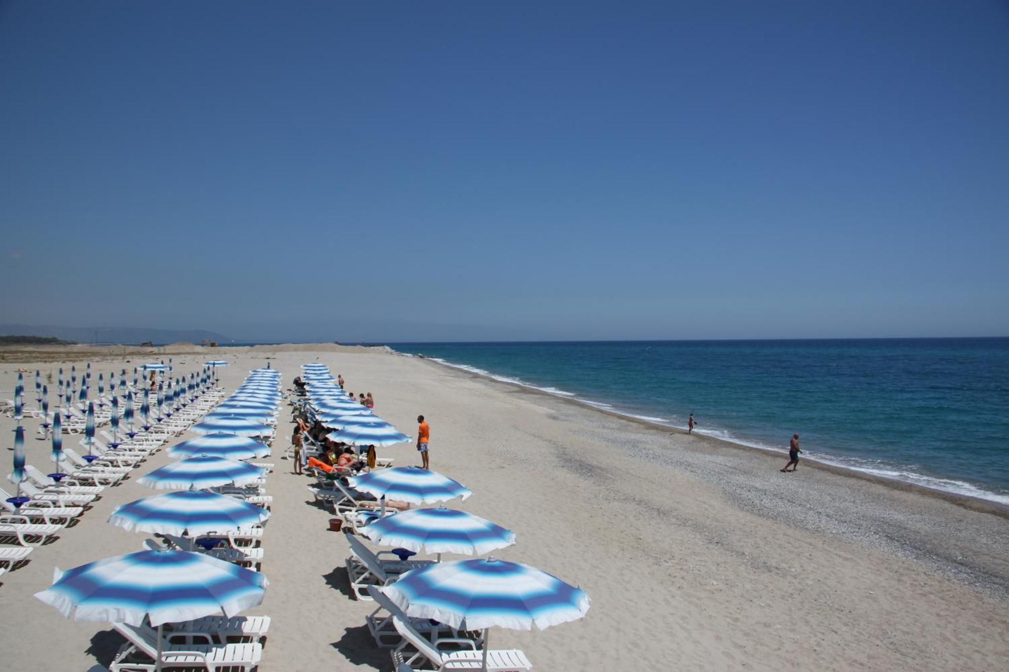 Club Esse Aquilia Beach Village Badolato Marina Esterno foto