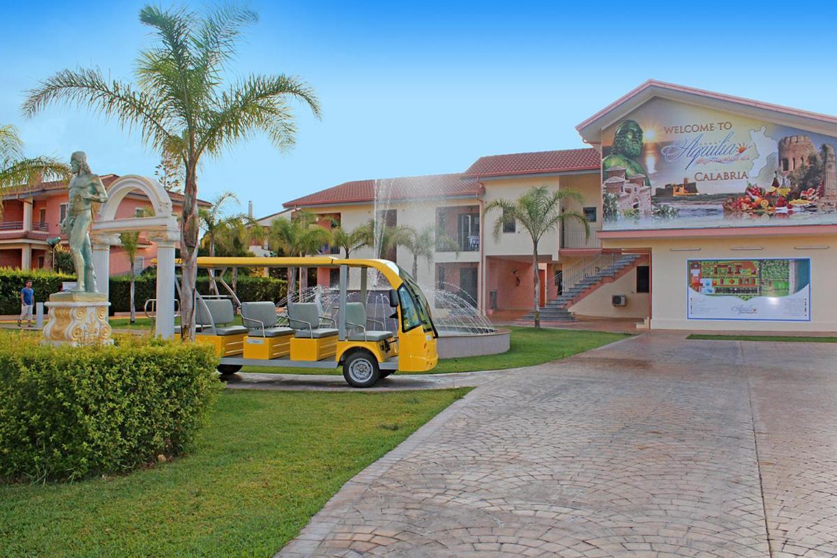 Club Esse Aquilia Beach Village Badolato Marina Esterno foto