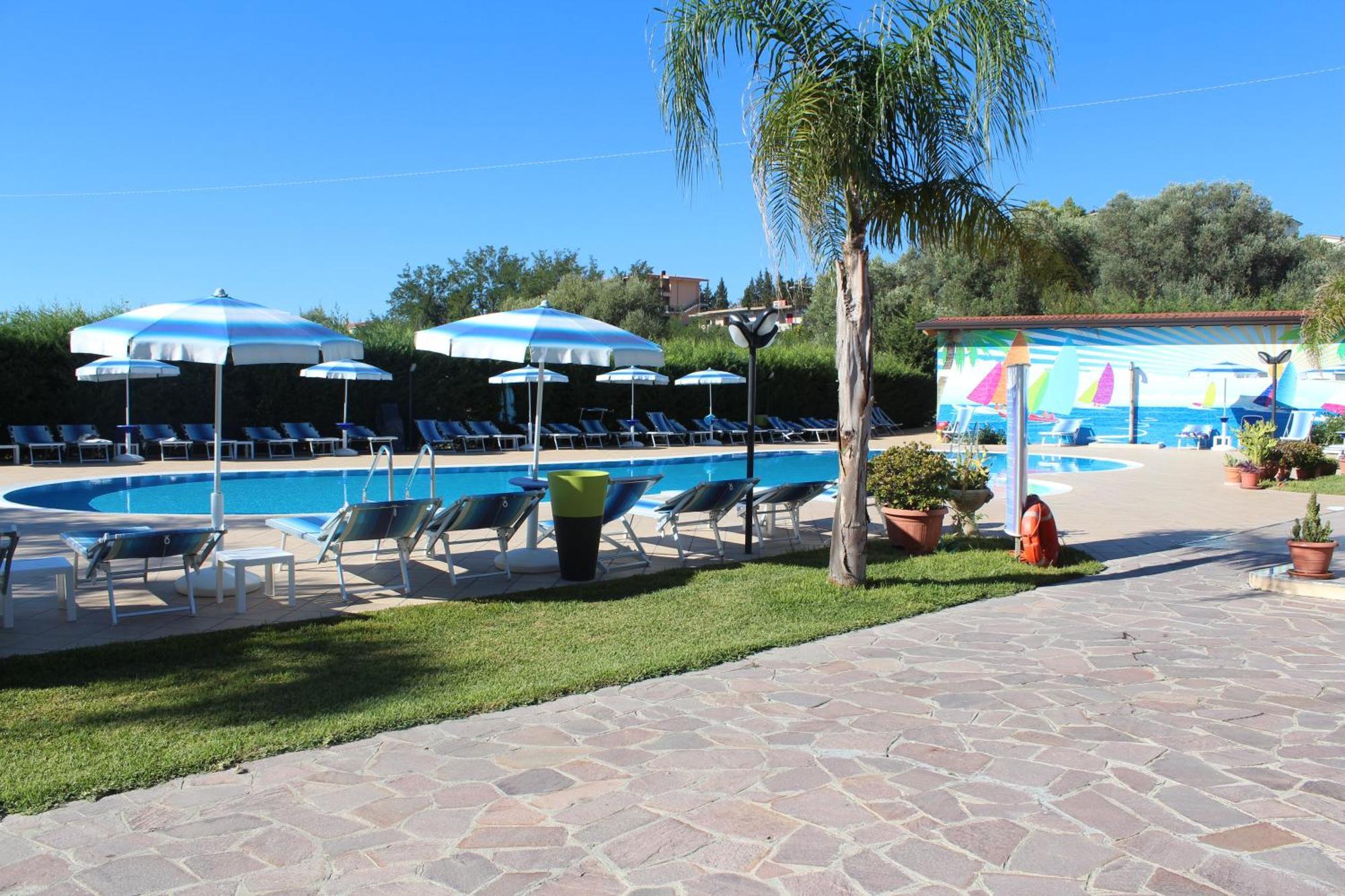 Club Esse Aquilia Beach Village Badolato Marina Esterno foto