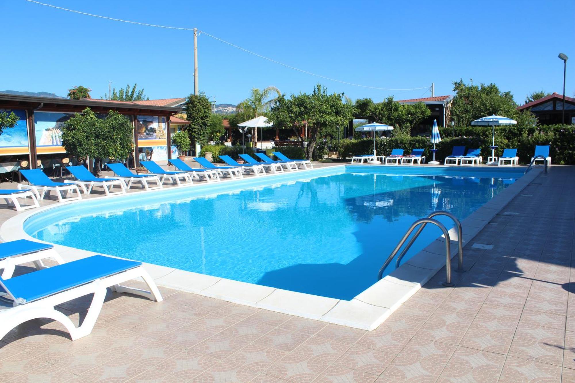Club Esse Aquilia Beach Village Badolato Marina Esterno foto
