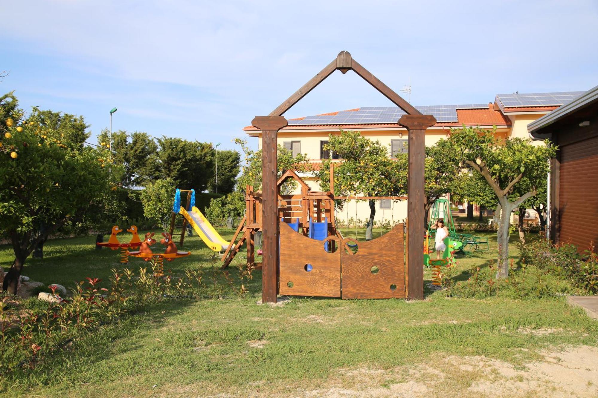 Club Esse Aquilia Beach Village Badolato Marina Esterno foto