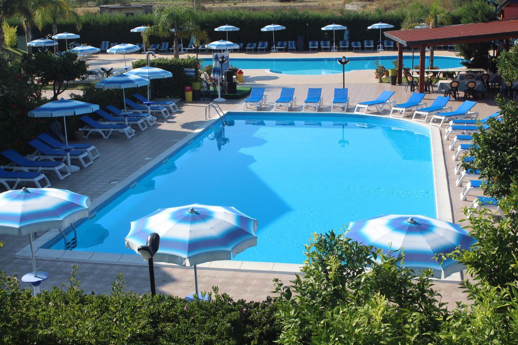 Club Esse Aquilia Beach Village Badolato Marina Esterno foto