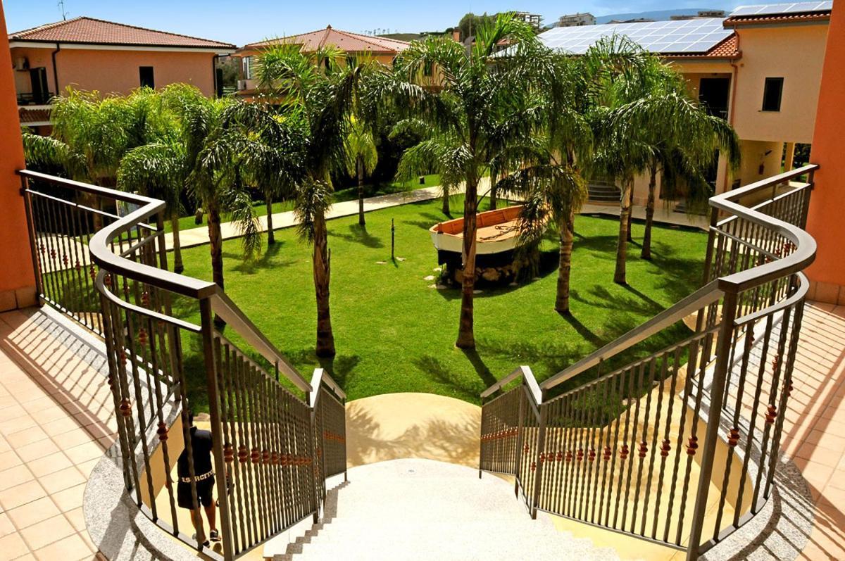 Club Esse Aquilia Beach Village Badolato Marina Esterno foto