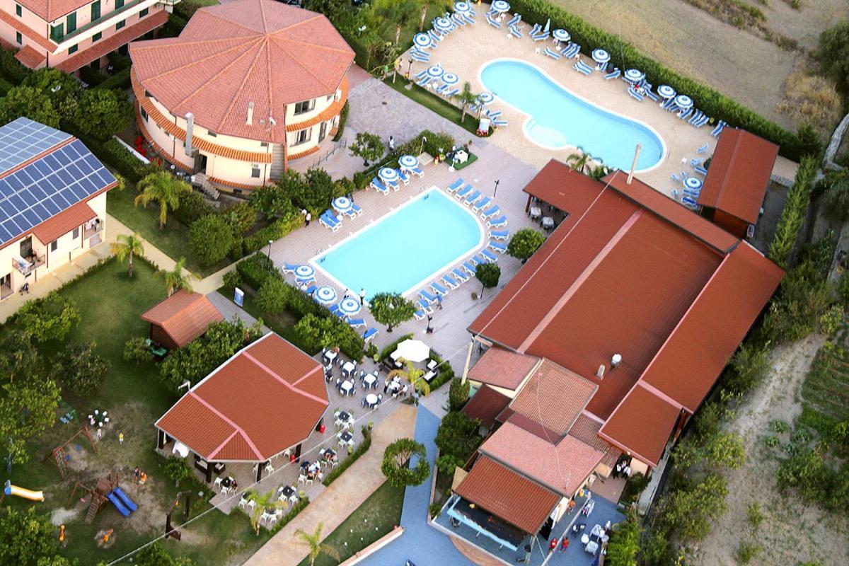 Club Esse Aquilia Beach Village Badolato Marina Esterno foto