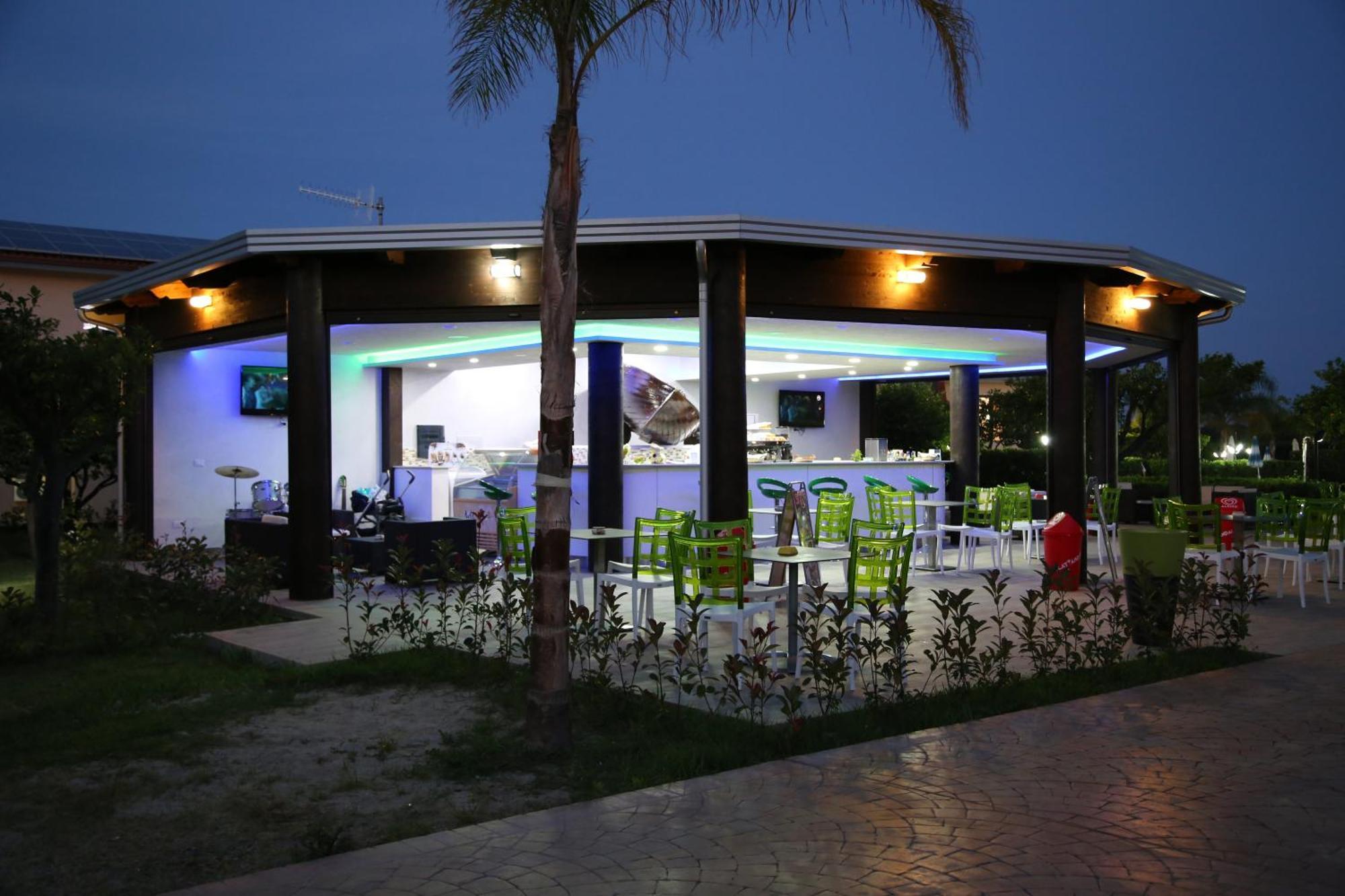 Club Esse Aquilia Beach Village Badolato Marina Esterno foto